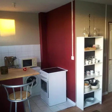 Near Paris Métro Robespierre Appartement