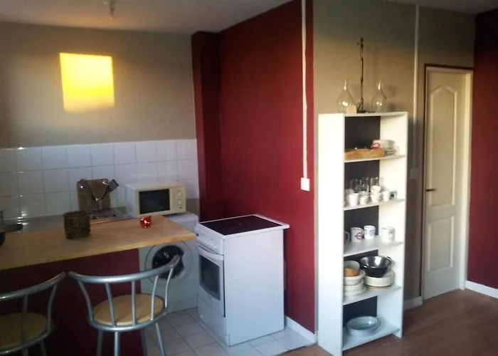 Near Paris Metro Robespierre Appartement